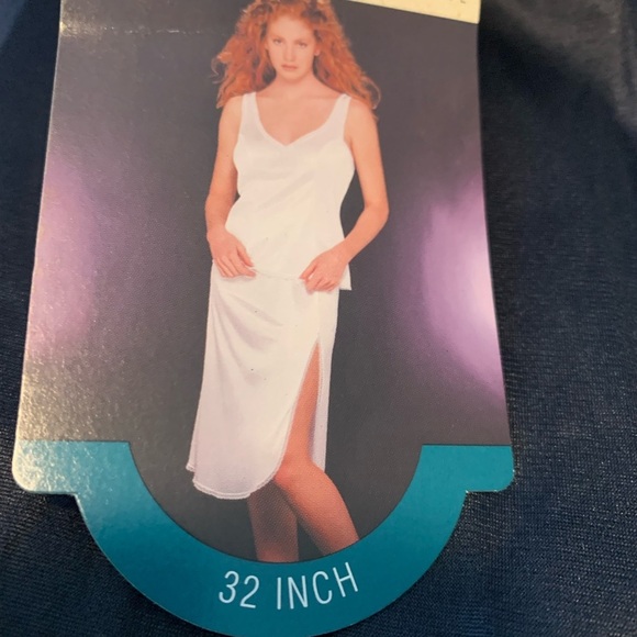 Vassarette Medium Elegant 32” Long Black Women's Slip w Slit Nylon & Lace NEW - Picture 12 of 14